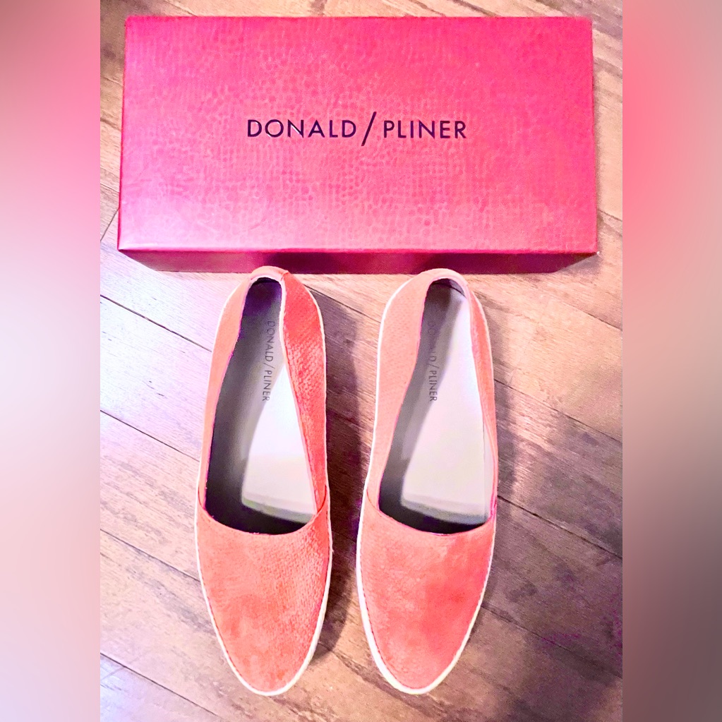 Donald Pliner Slip On Shoes, Size: 8/9 **Brand New In Box!!**